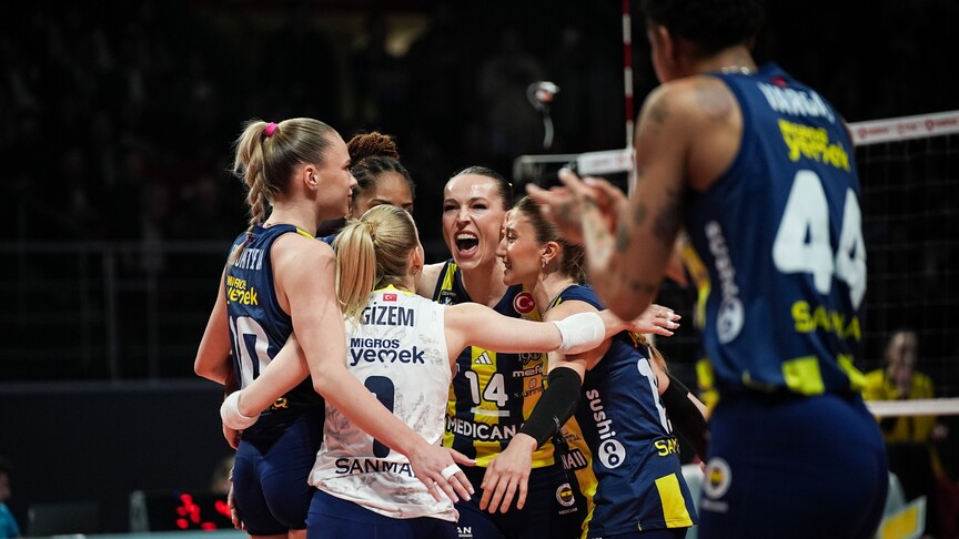 Fenerbahçe Medicana, Vodafone Sultanlar Ligi'nde Vakıfbank'ı mağlup ederek final serisinde durumu 2-2'ye getirdi