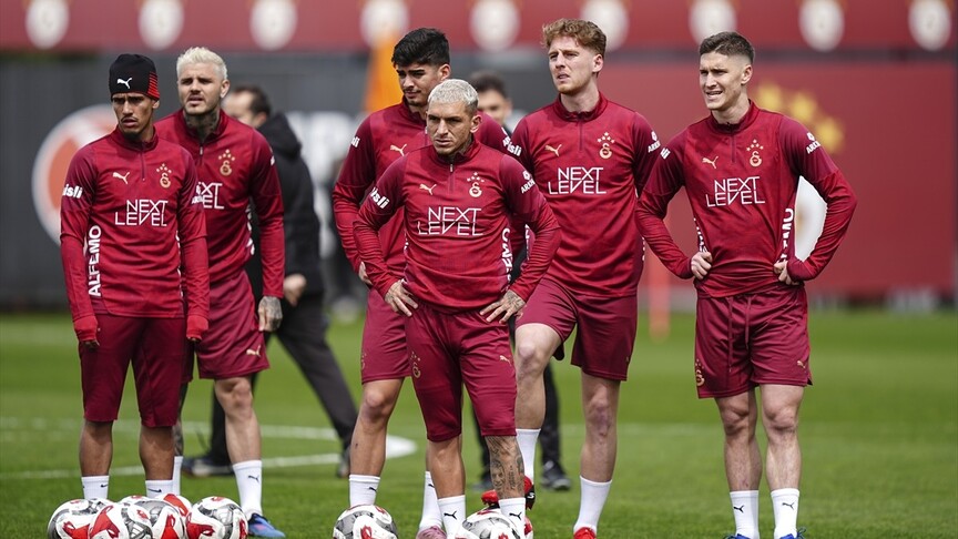 Lider Galatasaray'da coşkulu antrenman