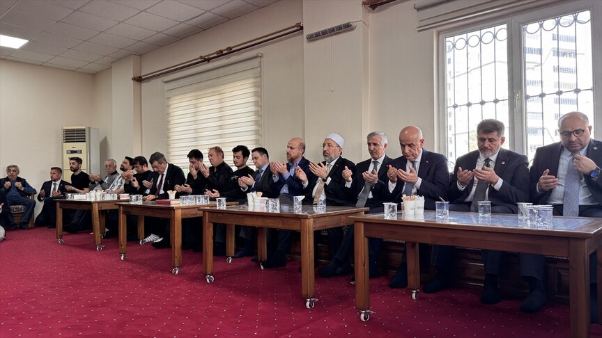 Bakanlardan Kahramanmaraş'taki okul saldırısında hayatını kaybeden öğretmen Kara'nın ailesine taziye ziyareti