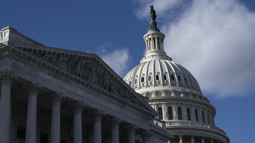 ABD Temsilciler Meclisi, Trump'ın İran saldırılarını kısıtlayan "savaş yetkileri" tasarısını sadece 1 oy farkla reddetti
