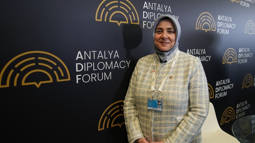 AK Parti kadın kolları üyeleri ADF'de "dünya barışı" için çaba gösteriyor