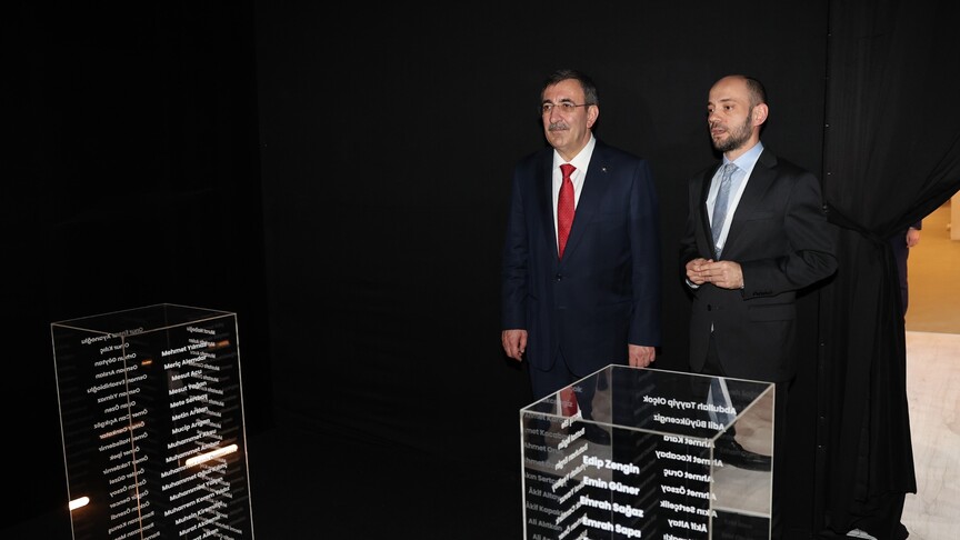 Cumhurbaşkanı Yardımcısı Yılmaz, Antalya Diplomasi Forumu'nda AA standını ziyaret etti