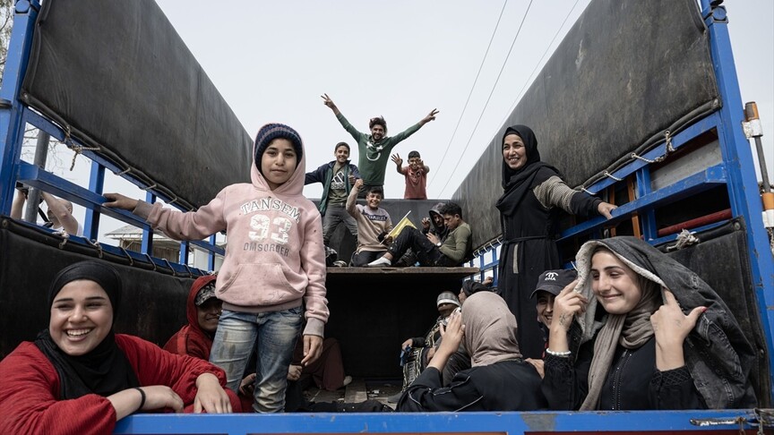 Lübnanlıların ateşkesle birlikte ülkenin güneyindeki evlerine dönüşü sürüyor