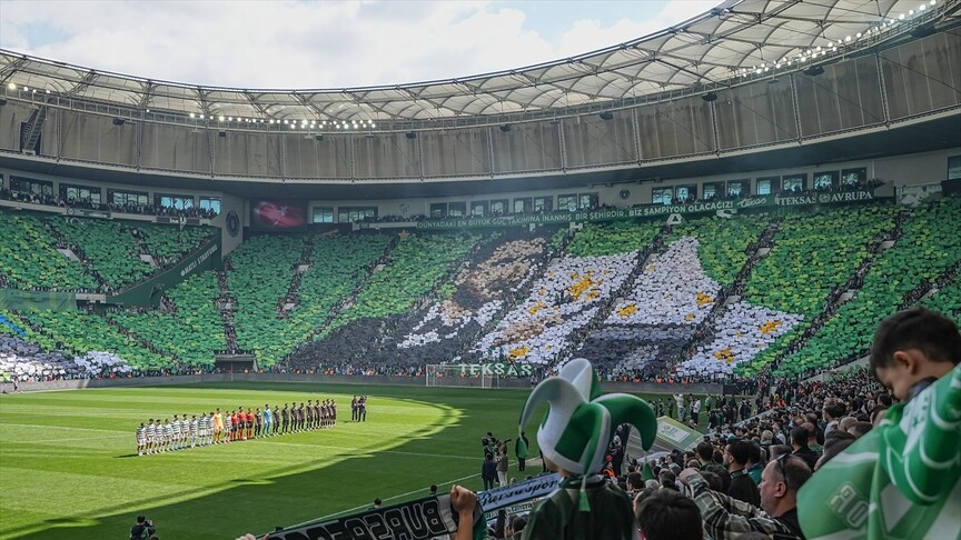 Bursaspor, şampiyonluğunu ilan ederek 1. Lig'e yükselmeyi garantiledi