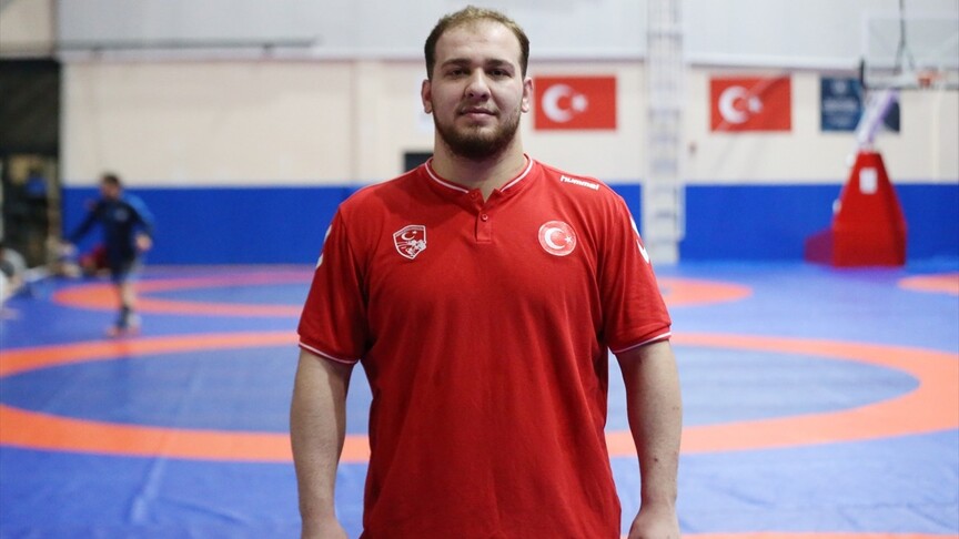 Milli güreşçi Hakan Büyükçıngıl'ın hedefi büyüklerde Avrupa şampiyonluğu