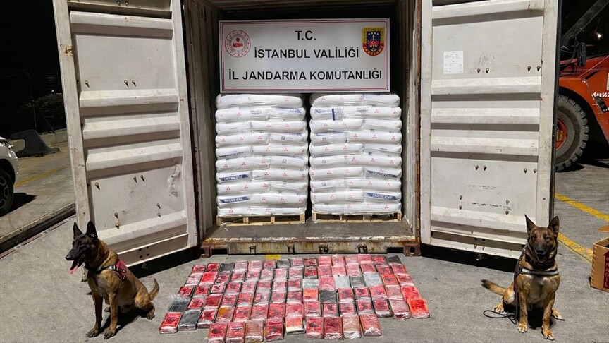 İstanbul'da düzenlenen uyuşturucu operasyonunda 106 kilogram kokain ele geçirildi