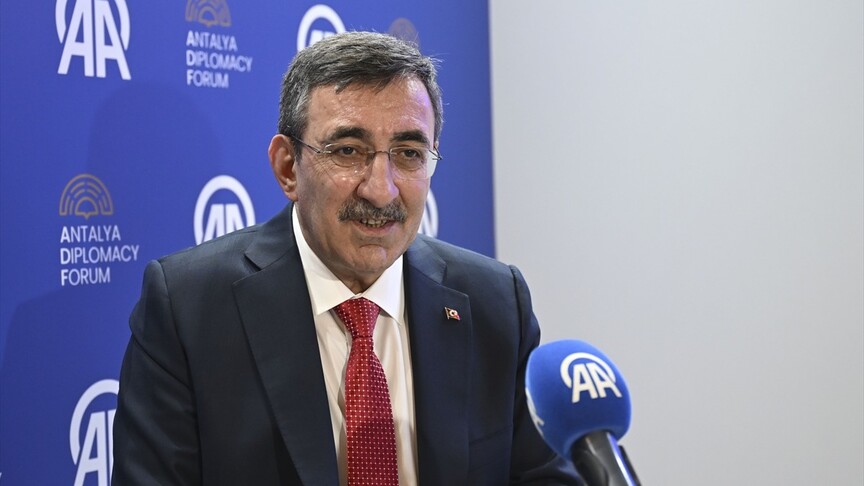 Türkiye, belirsizlik ortamında diplomasinin öncülüğünü yapıyor