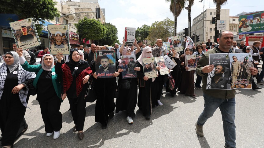 İşgal altındaki Batı Şeria'da Filistinli Esirler Günü dolayısıyla yürüyüş düzenlendi