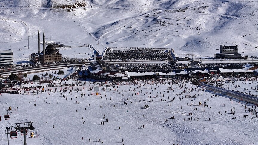 Erciyes'te sezon kapanmadan tüm zamanların ziyaretçi rekoruna ulaşıldı