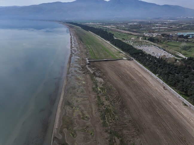 Bursa'da barajları dolduran yağışlar İznik Gölü'ne fayda etmedi