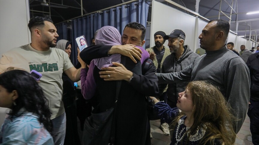 Mısır'da tedavisi tamamlanan 114 yaralı ve refakatçi Refah Sınır Kapısı'ndan Gazze'ye döndü