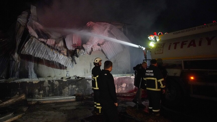 Edirne'de kereste fabrikasında çıkan yangın kontrol altına alındı