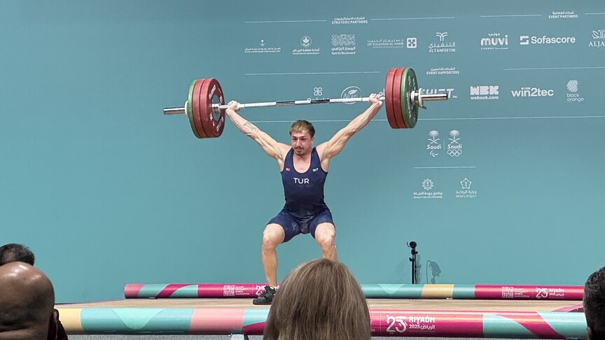 Milli halterci Yusuf Fehmi Genç, erkekler 71 kiloda Avrupa şampiyonu oldu