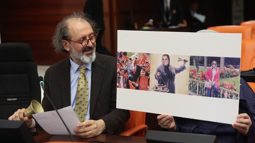 AK Parti Milletvekili Hacıoğulları, Meclis’te zil çalarak öğrencileri derse çağırdı