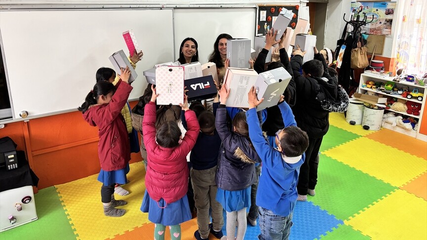 İstanbul'daki büyüklerden Kars'taki çocuklara mesafe tanımayan 23 Nisan sürprizi