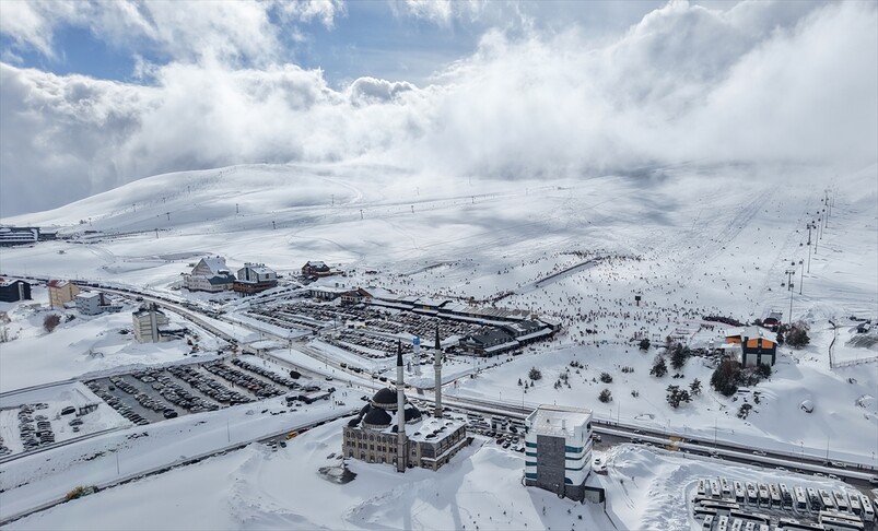 Ziyaretçi rekoru kıran Erciyes'in trafiği, yeni otopark ve alternatif yolla rahatlayacak
