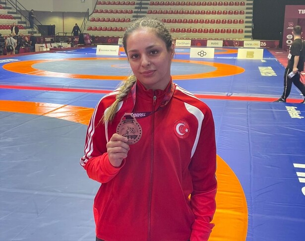 Milli güreşçi Tuba Demir, Avrupa üçüncüsü oldu