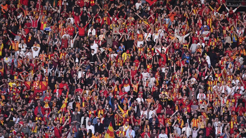 Galatasaray-Fenerbahçe derbisinin öncelikli bilet satışları başladı