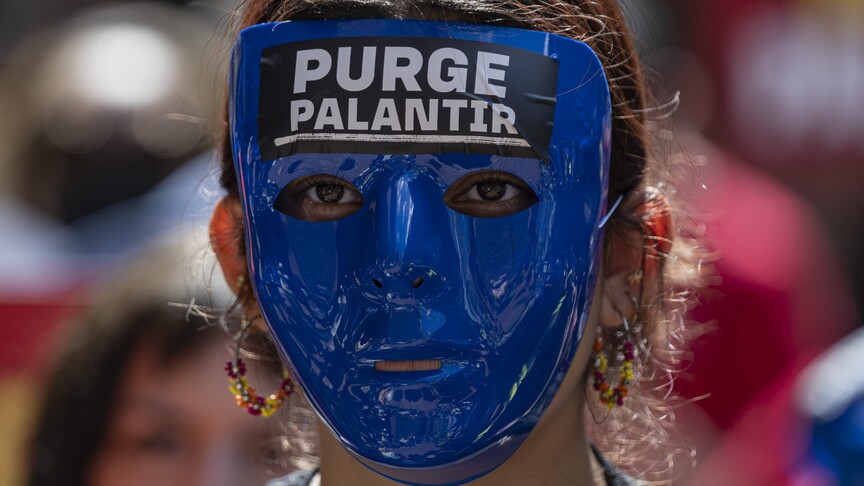 İngiltere'de 200 binden fazla kişi, hükümete Palantir şirketiyle bağları kesme çağrısı yaptı