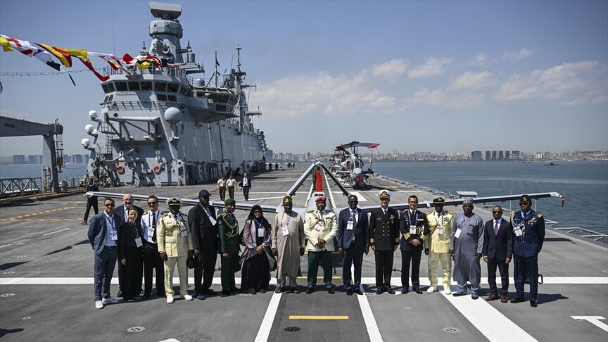 SAHA 2026'da yabancı ülkelerin üst düzey yetkilileri TCG Anadolu'yu ziyaret etti