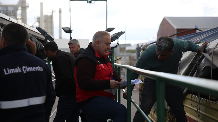 Batı illerine gönderilen kurbanlıklar Erzurum'da sıkı kontrolden geçiriliyor