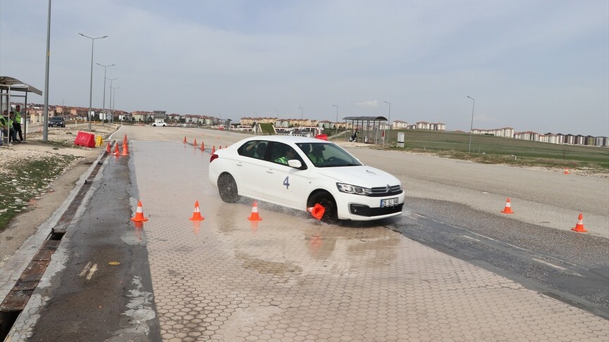 Trafik polisleri 24 farklı eğitimle göreve hazırlanıyor