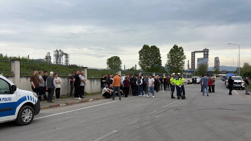 Sakarya'da konveyör bant üretilen fabrikadaki patlamada 8 kişi yaralandı