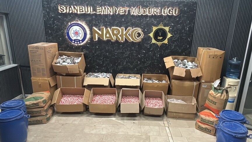 İstanbul'da yaklaşık 1 milyon uyuşturucu hapın ele geçirildiği operasyonda 6 zanlı yakalandı