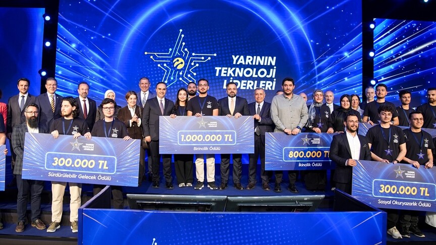 Turkcell'in "Yarının Teknoloji Liderleri" yarışmasında ödüller sahiplerini buldu