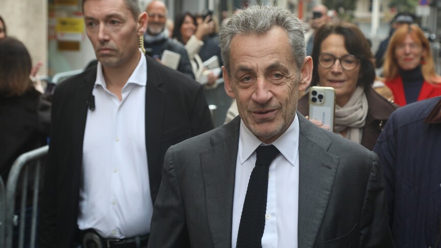 Fransa'da "Libya davası"nda eski Cumhurbaşkanı Sarkozy hakkında 7 yıl hapis talebi