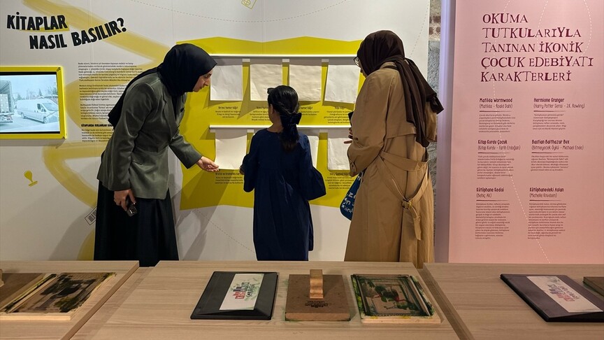 Rami Çocuk ve Sanat Bienali'ndeki "Kitabın Serüveni" sergisi, kitabın mutfağını ziyaretçilere açıyor