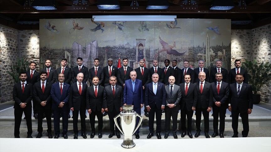 Cumhurbaşkanı Erdoğan Galatasaray Futbol Takımı'nı kabul etti