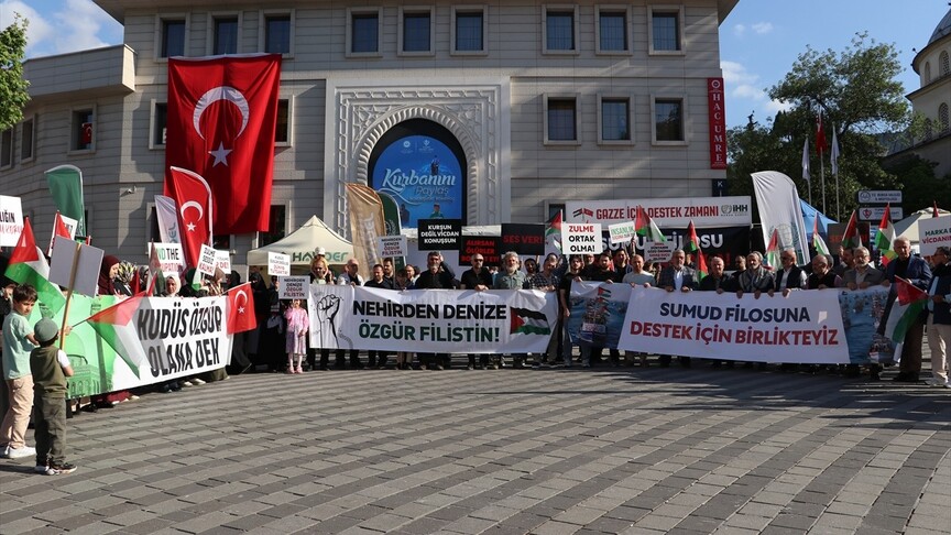 İsrail'in Küresel Sumud Filosu'na saldırısına ülke genelinde tepki gösterildi