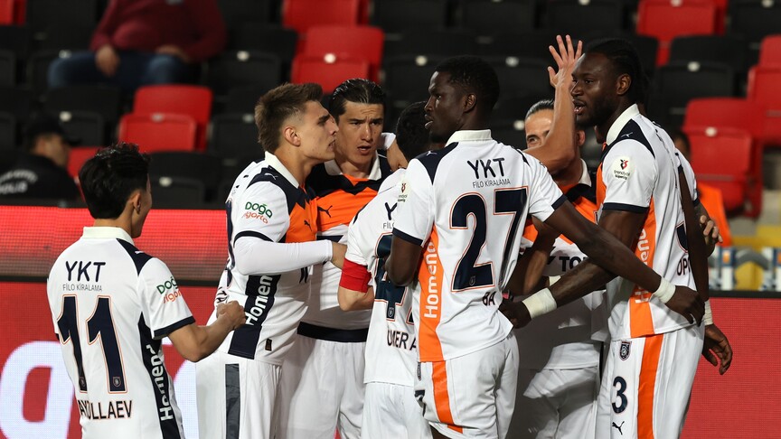 Başakşehir, Süper Lig'de kötü başladığı sezonu iyi bitirdi