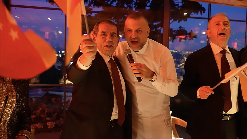 Galatasaray camiası, üst üste 4. şampiyonluğunu 1905 GSYİAD'da kutladı