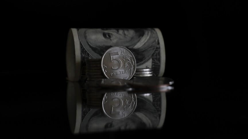 Rus rublesi dolar karşısında değer kazanmaya devam ediyor