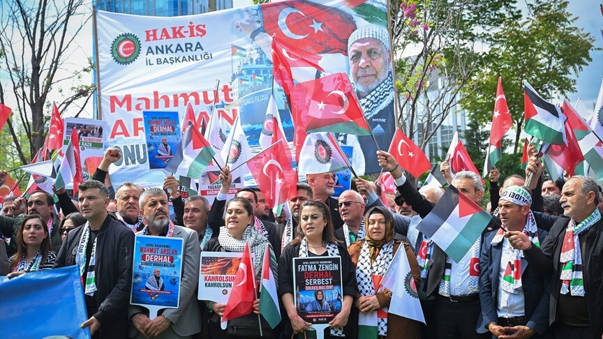 İsrail'in Küresel Sumud Filosu'na saldırısı ABD Büyükelçiliğinde protesto edildi