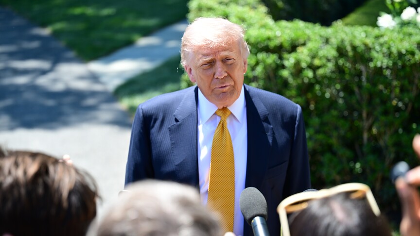 ABD Başkanı Trump'tan Küba açıklaması: Onlara insani bir temelde yardım etmek istiyorum