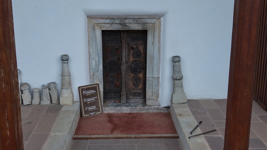 Kastamonu'da UNESCO Dünya Mirası Listesi'ndeki 660 yıllık caminin kapısı müzede sergileniyor