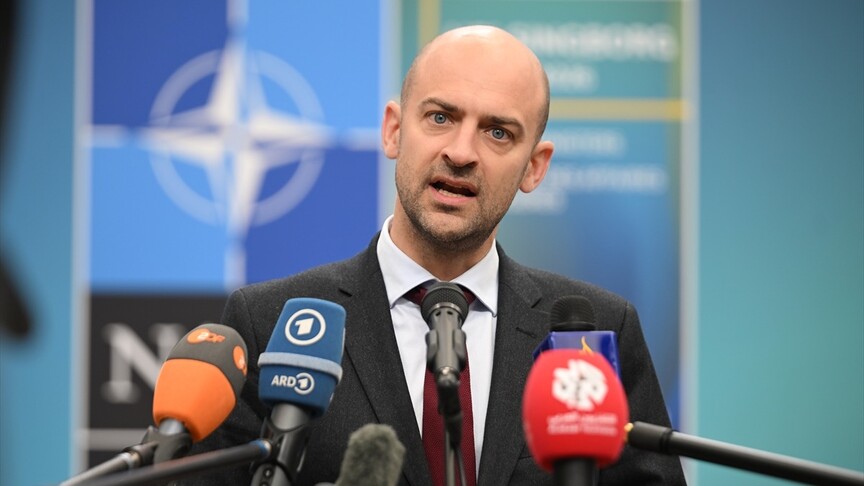 Fransa Dışişleri Bakanı, ülkelerinin NATO'dan çıkmasını isteyen Fransız siyasetçileri eleştirdi