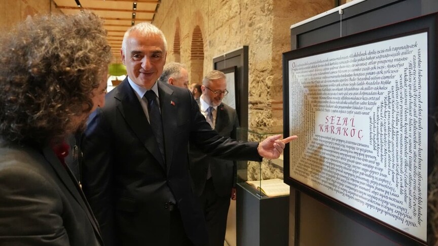 Sezai Karakoç'un ilk kez sergilenen arşivi, Rami Kütüphanesi'nde ziyarete açıldı