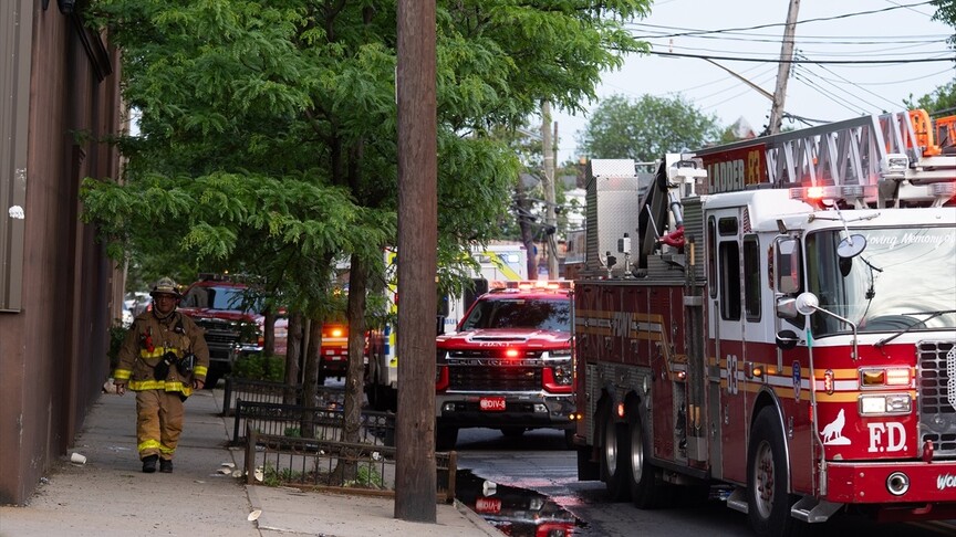 ABD'nin New York eyaletindeki tersanede çıkan yangın ve patlamada en az 16 kişi yaralandı