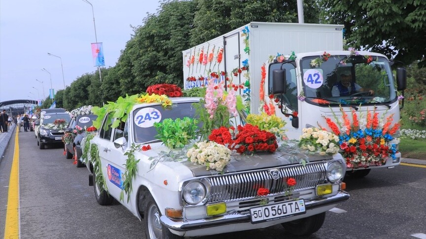 Özbekistan’ın çiçek şehri Namangan'da 65. Uluslararası Çiçek Festivali başladı