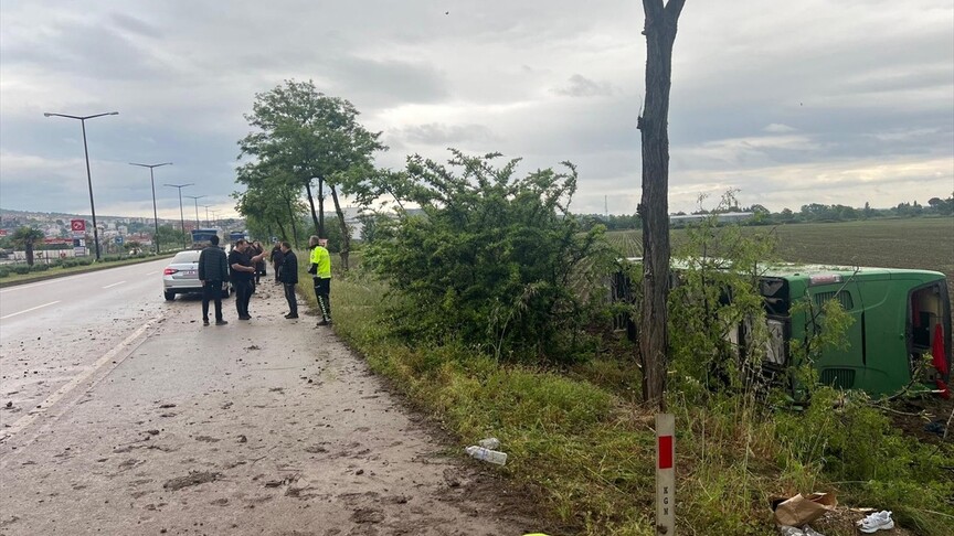 Çanakkale'de tur otobüsü devrildi, 46 kişi yaralandı