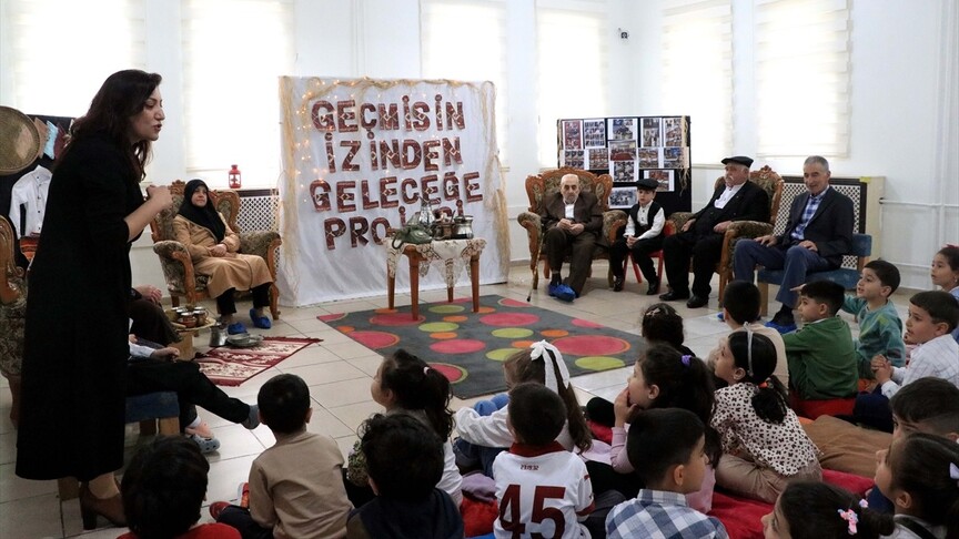 Anaokulu öğrencileri sosyal ve kültürel değerleri yaşlılardan öğreniyor