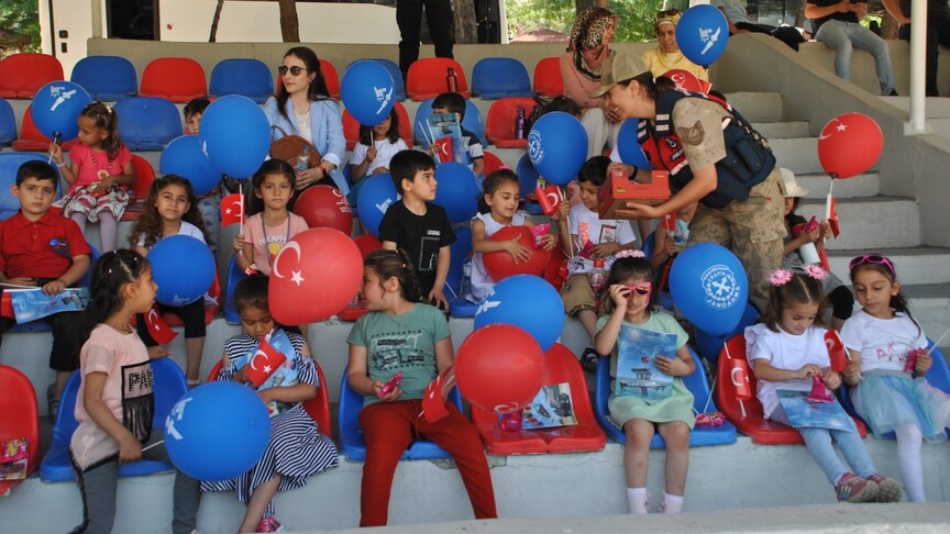 "Çocuklar Güvende" ekipleri 9 bin 781 çocuğu sanat, spor ve sosyal faaliyetlere yönlendirdi