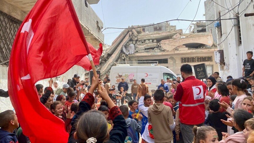 Türk Kızılay, Gazzeli çocuklara bayramlık kıyafet yardımı yaptı