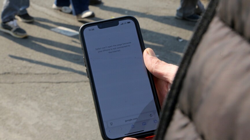 İran’da yargı, Cumhurbaşkanı tarafından internet kısıtlamalarının karşı kurulan merkez kararını askıya aldı