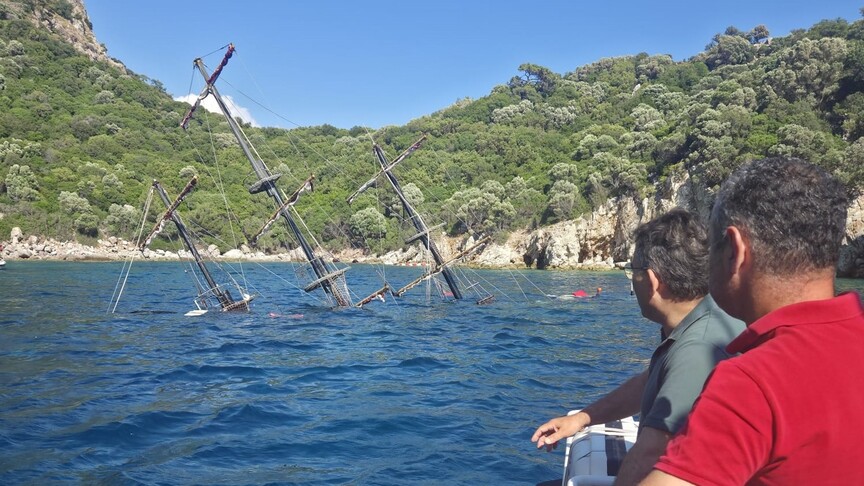 Marmaris'te günlük tur teknesi battı