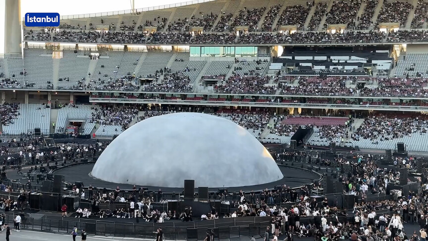 Kanye West'in İstanbul konseri öncesi metroda izdiham yaşandı